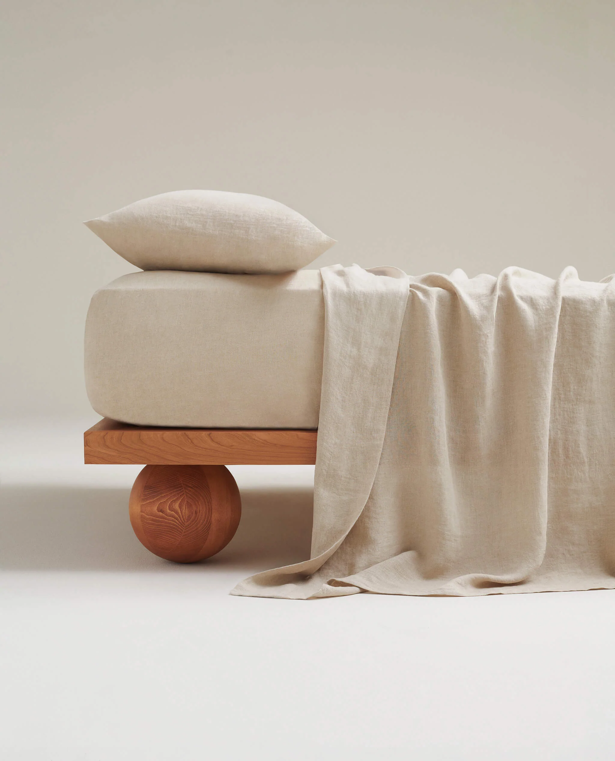 Relaxed & Refined Linen Fitted Sheet - Image 3