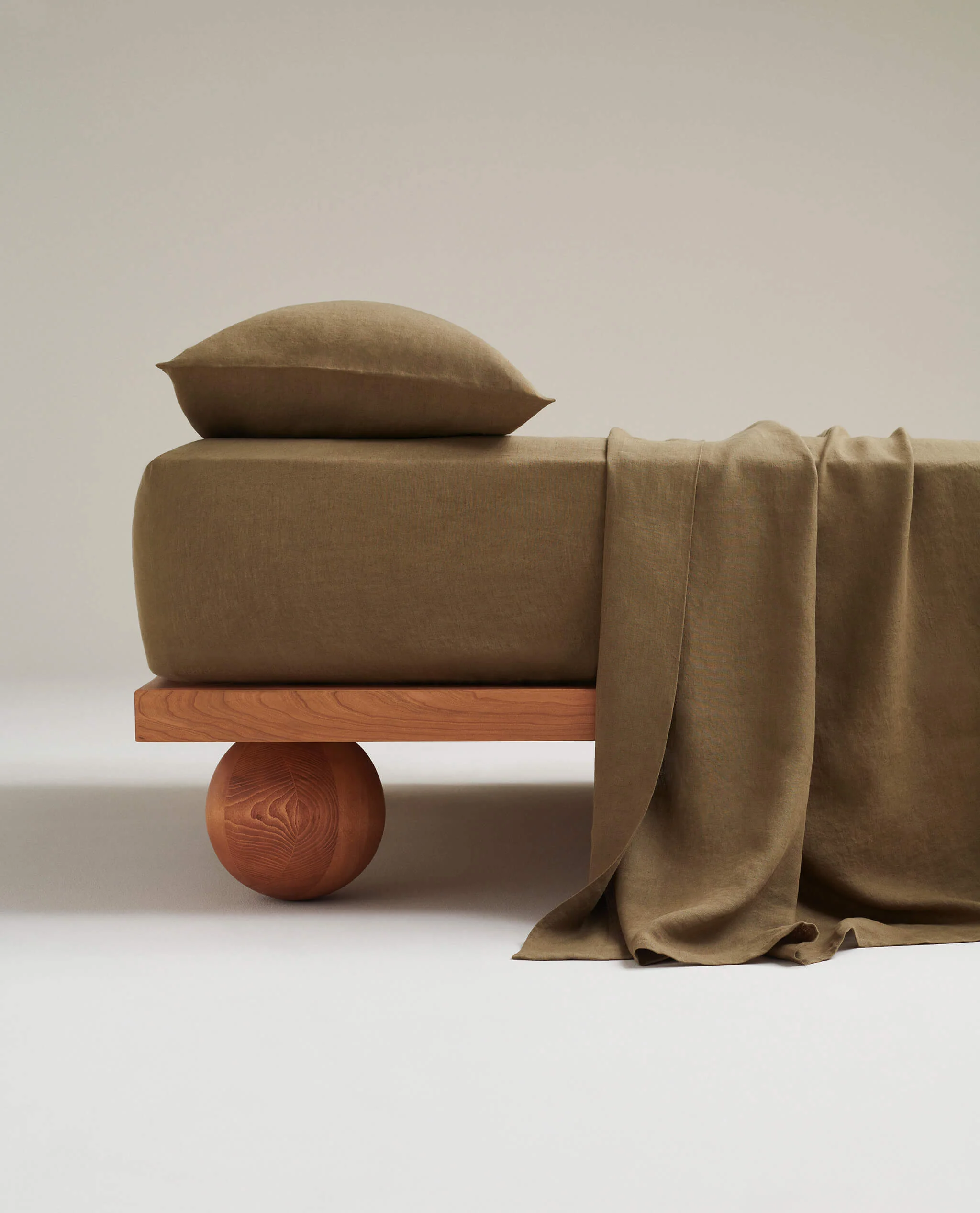 Relaxed & Refined Linen Fitted Sheet - Image 6