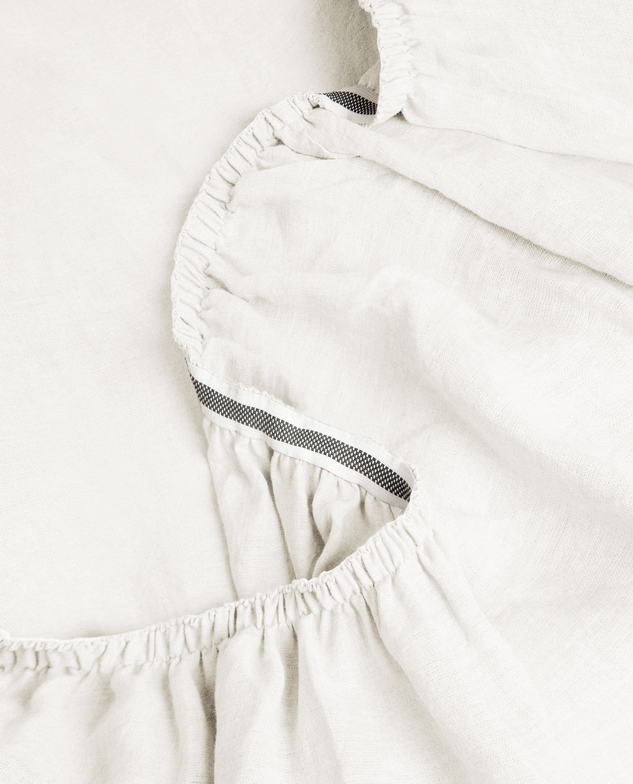 Relaxed & Refined Linen Fitted Sheet - Image 8