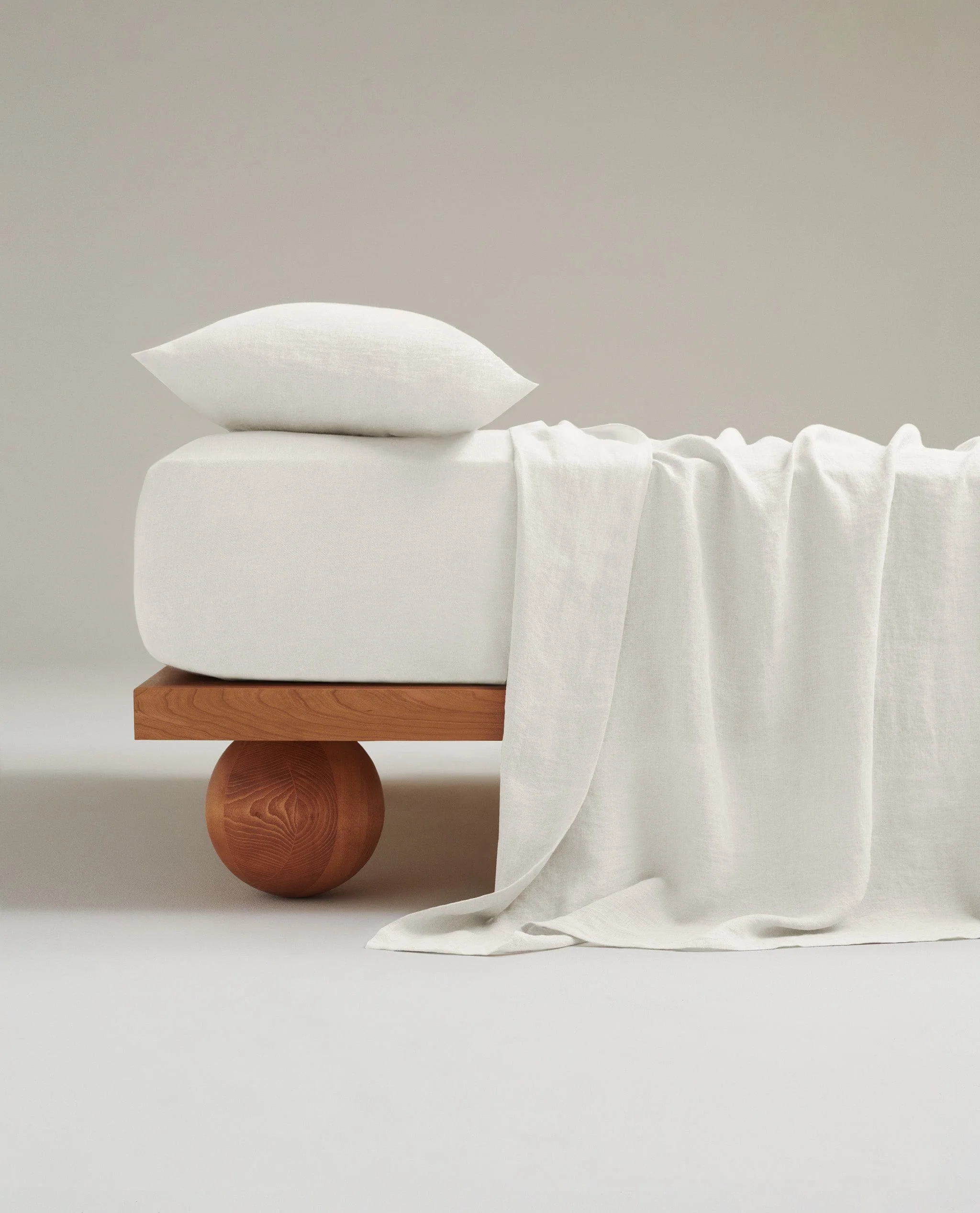 Relaxed & Refined Linen Fitted Sheet - Image 9