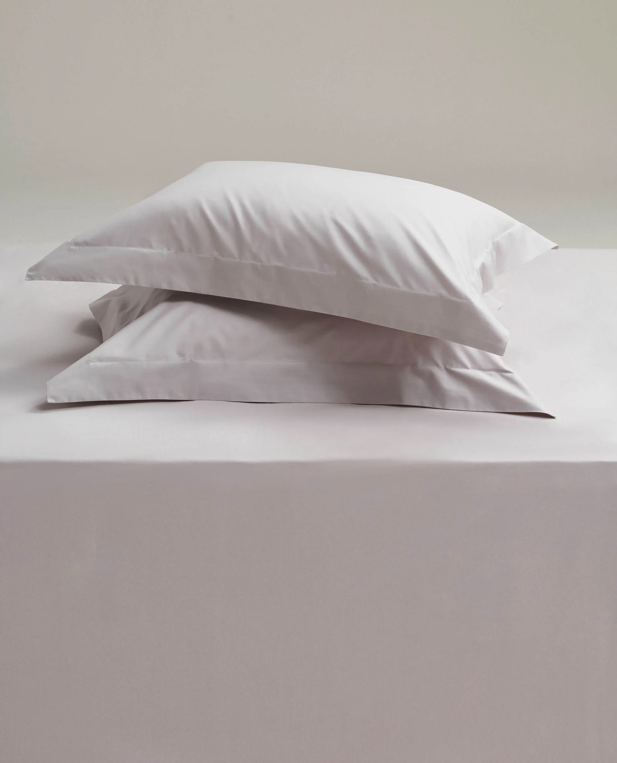 The Crisp & Cool Organic Luxury Oxford Pillowcase Set - Image 6