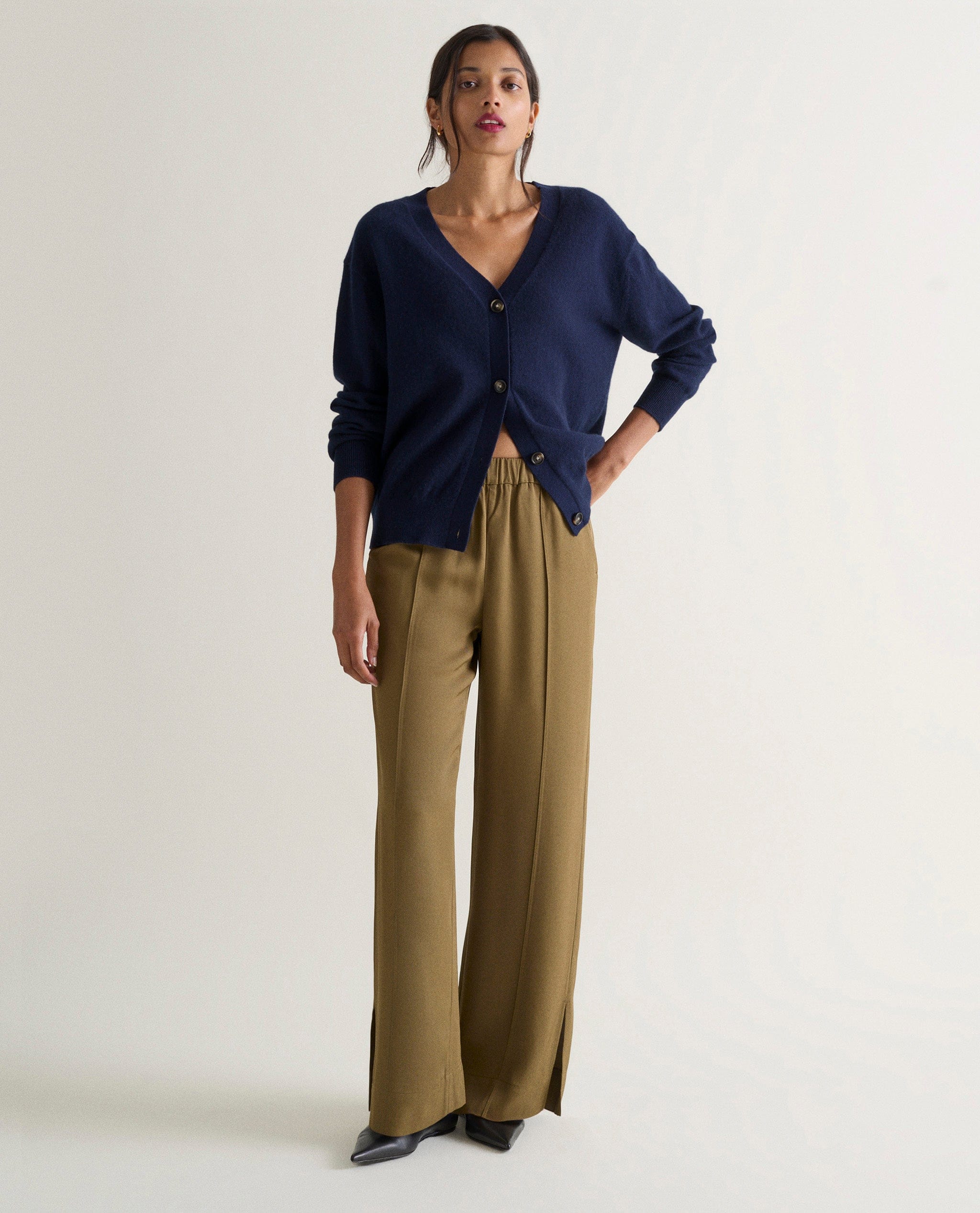 Women's Finest Cashmere Knitted V Neck Cardigan - Image 11