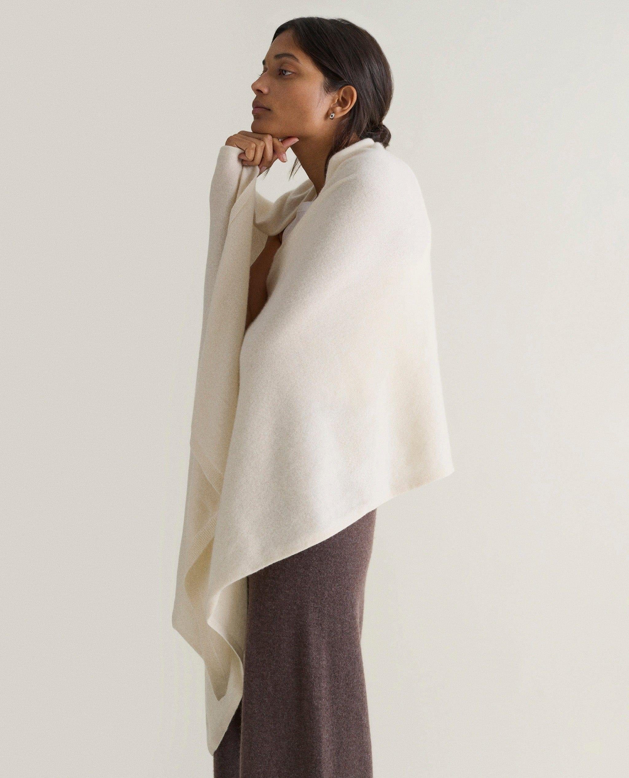 Oversized Finest Cashmere Wrap - Image 3